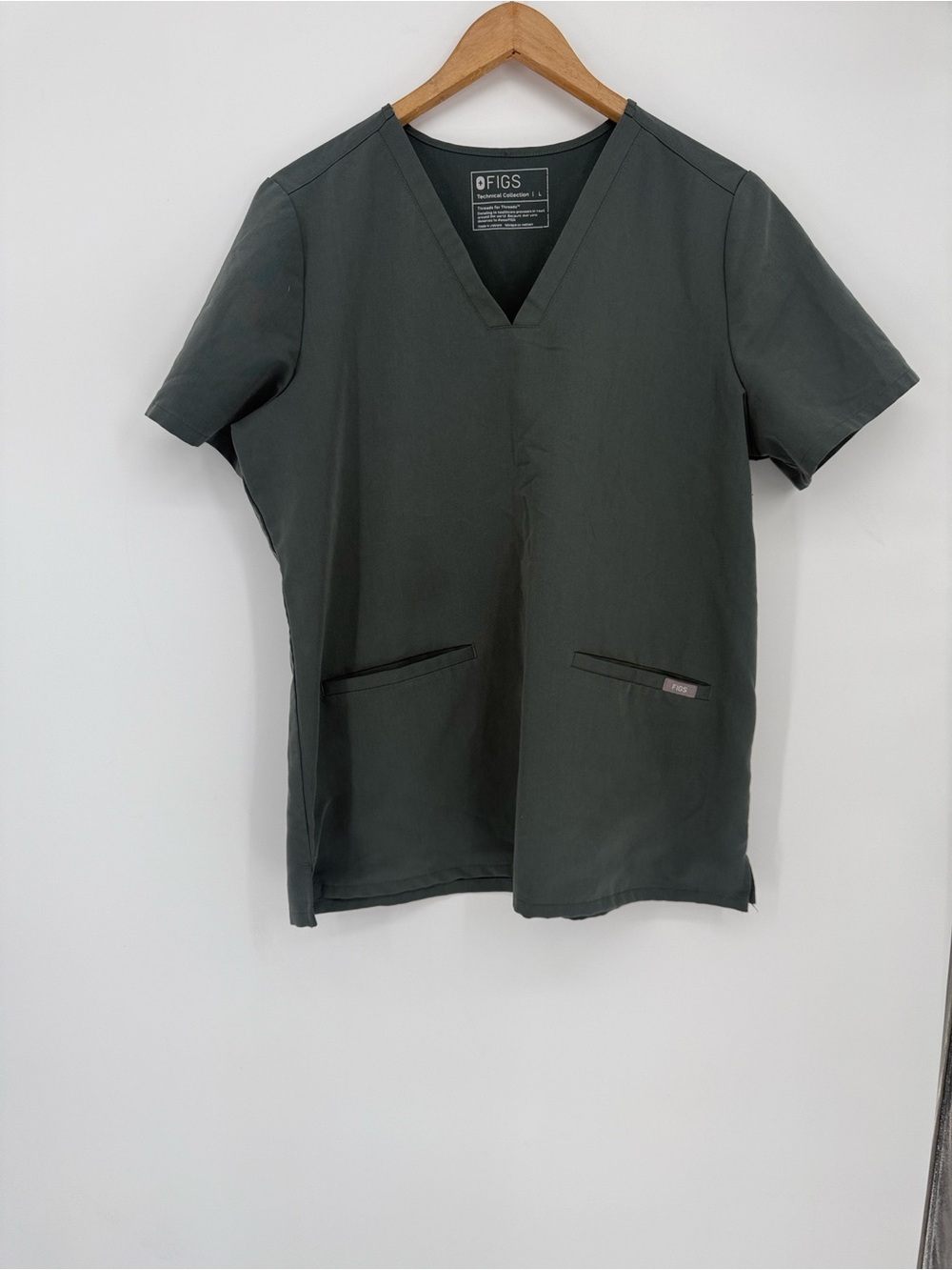 FIGS Sage Green V-Neck Scrub Top size large unisex men and woman